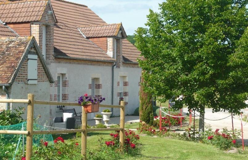Bed and Breakfast La Ferme De La Maugerie Thoury Экстерьер фото
